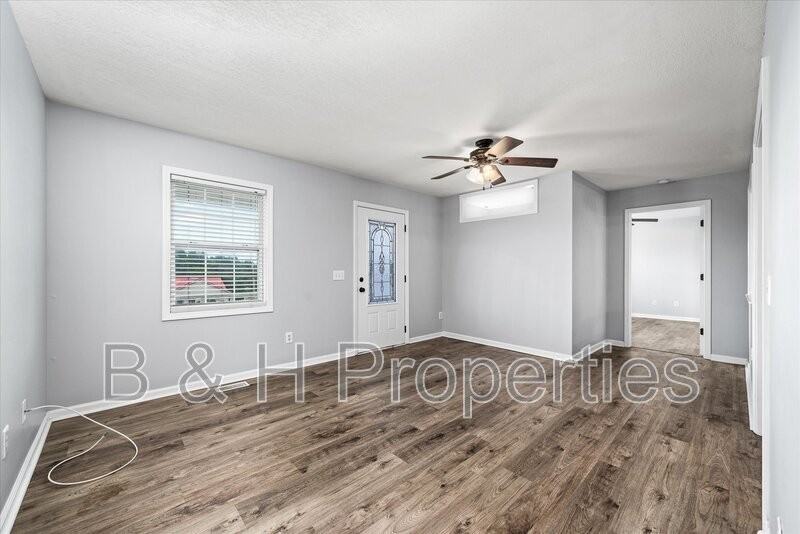 3723 Spurgeon Dr - Photo 6 of 25