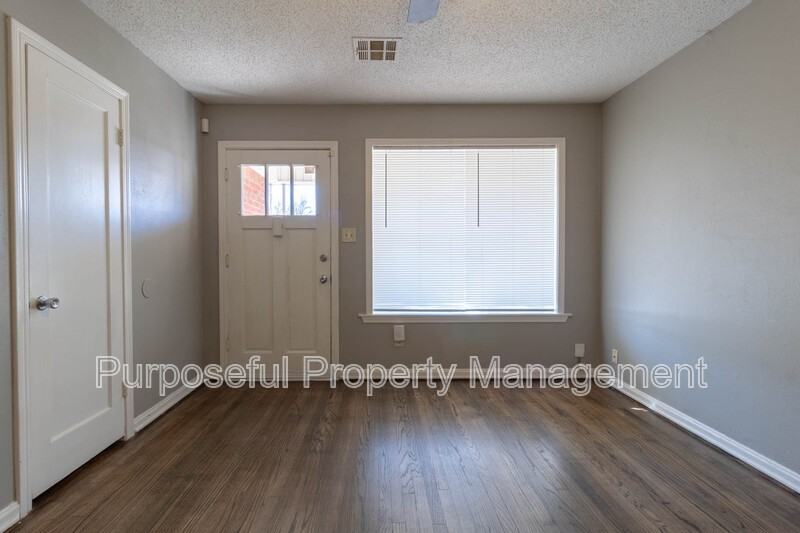 3808 N Drexel Blvd - Photo 3 of 16