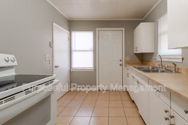 3808 N Drexel Blvd - Photo 5 of 16