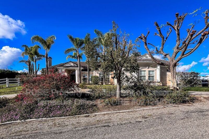 41723 Avenida Ortega - Photo 2 of 27