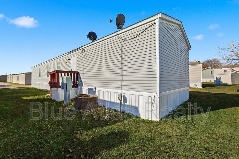 825 Dawn Light Dr - Photo 4 of 13