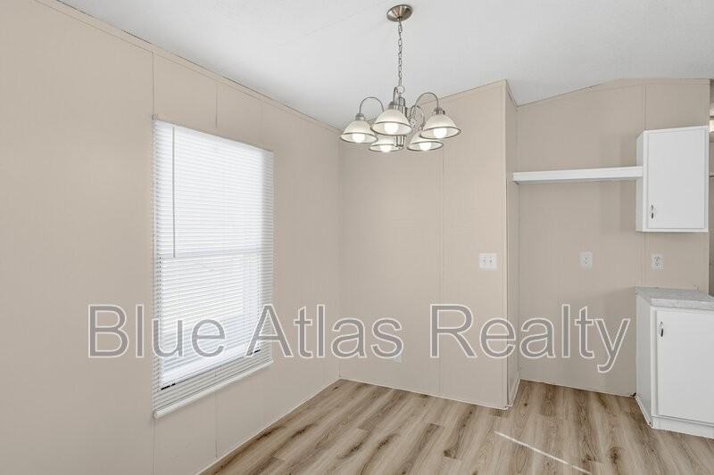 825 Dawn Light Dr - Photo 4 of 21