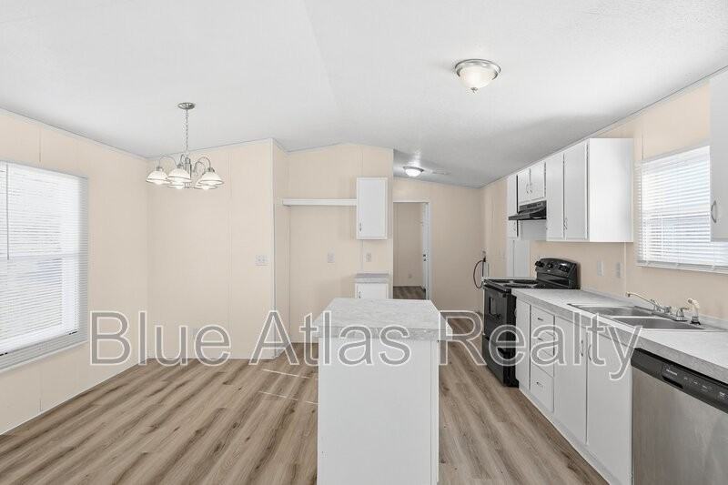 825 Dawn Light Dr - Photo 2 of 21