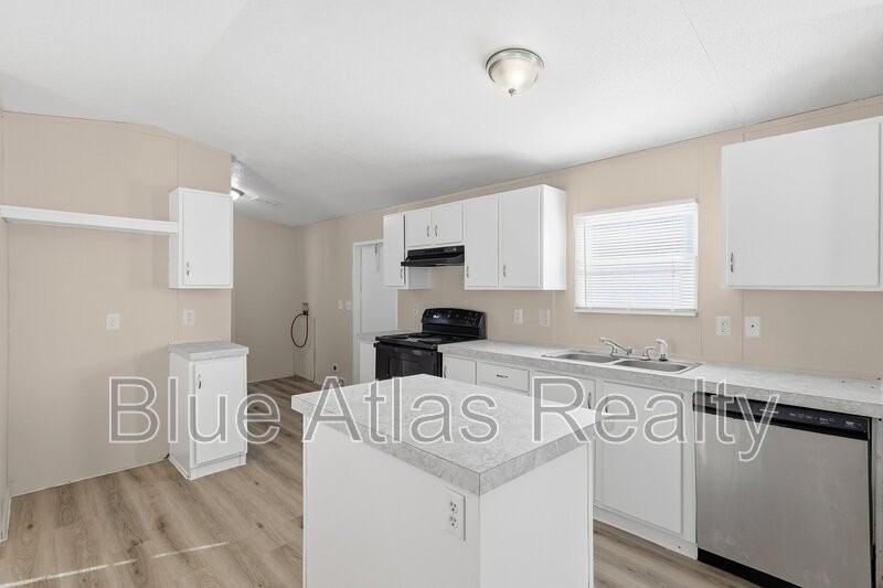 825 Dawn Light Dr - Photo 3 of 21