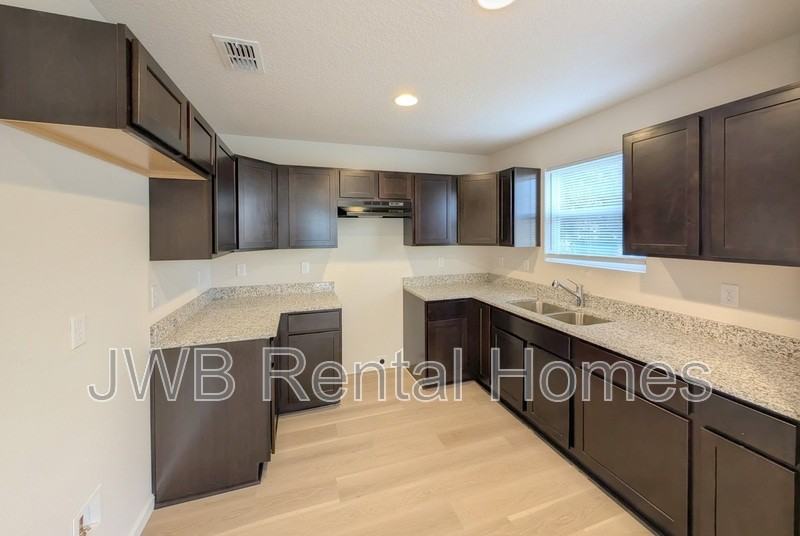 6384 Restlawn Dr - Photo 4 of 19