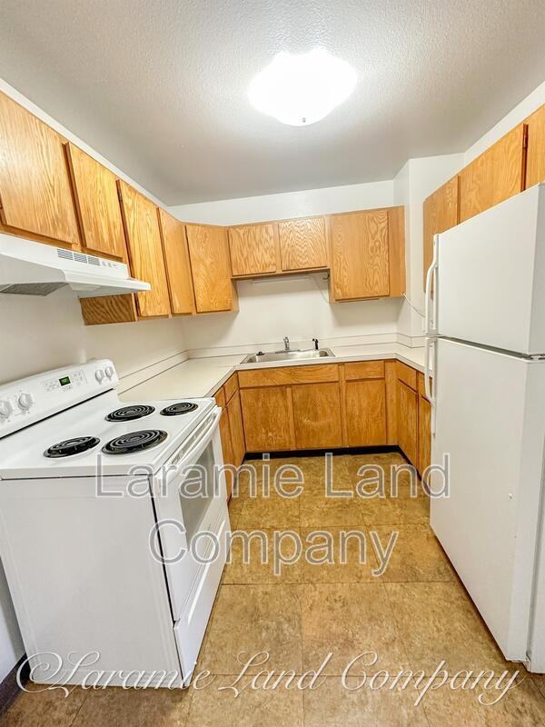 1158 N 17th St - Photo 3 of 9