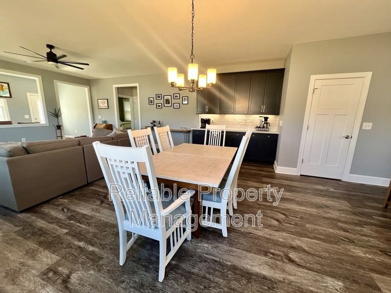 21 Davidson St - Photo 5 of 32