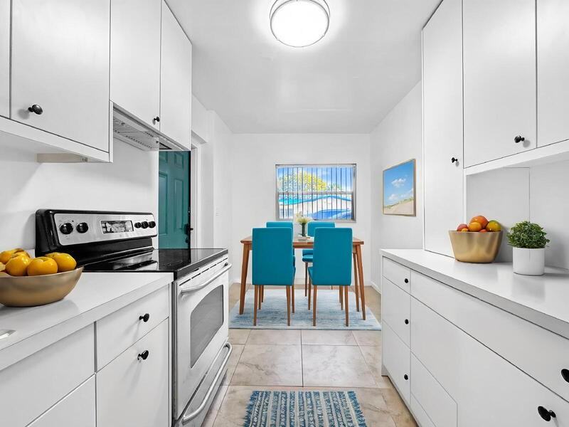 883 Sw 10th St - Photo 2 of 19