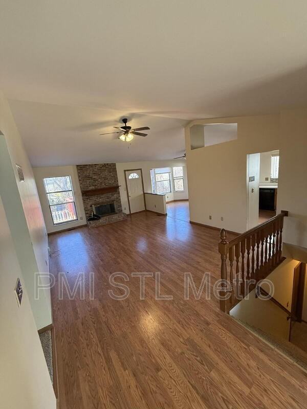 3865 Kentucky Derby Dr - Photo 2 of 14