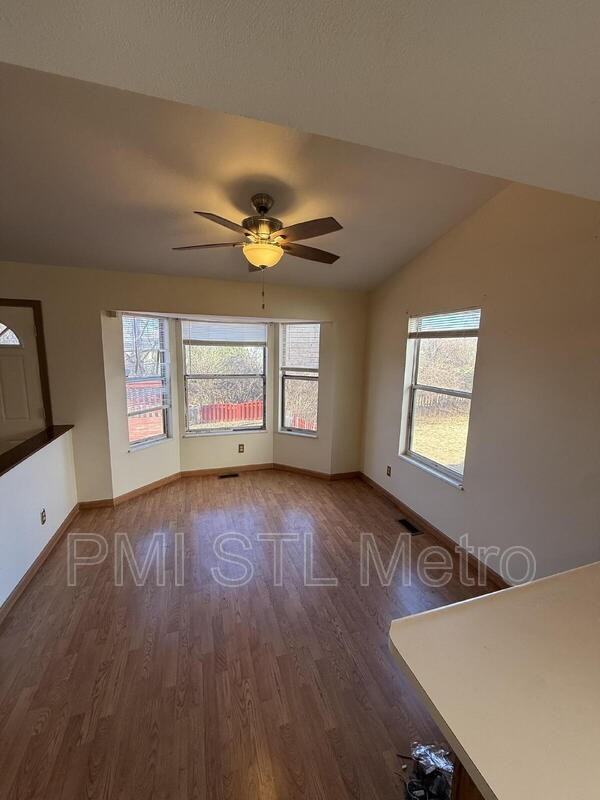 3865 Kentucky Derby Dr - Photo 3 of 14