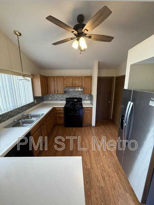 3865 Kentucky Derby Dr - Photo 4 of 14