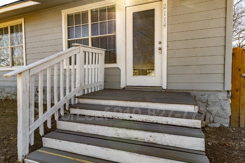 2114 Jupiter St - Photo 4 of 34