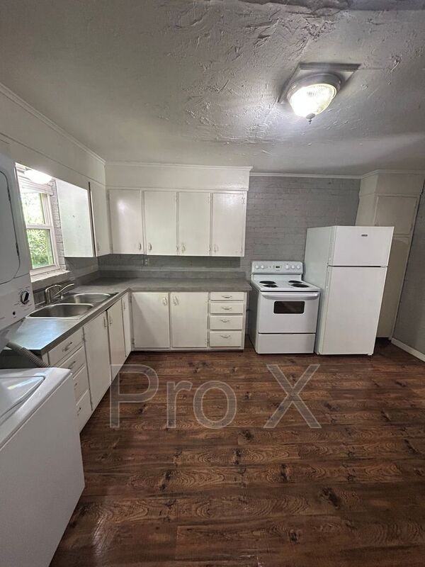 402 Dyer St - Photo 6 of 12