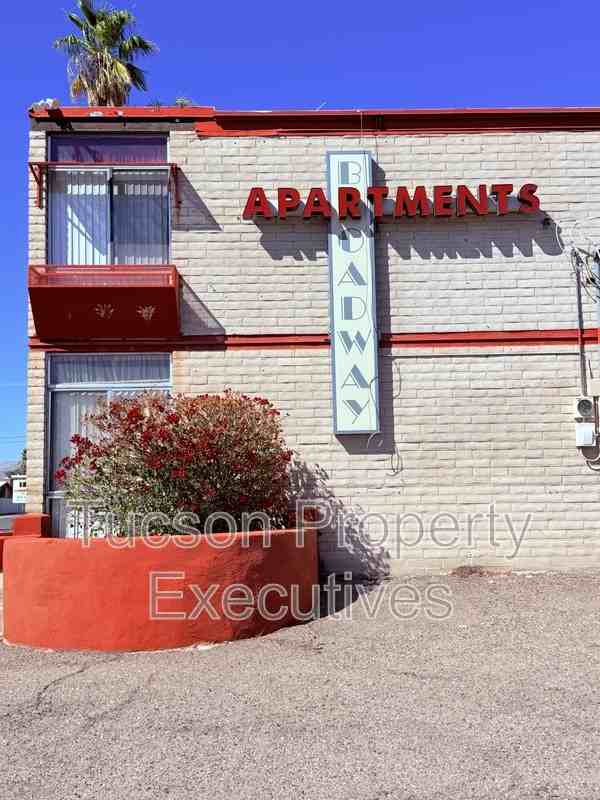 20 N Leonora Ave - Photo 2 of 26