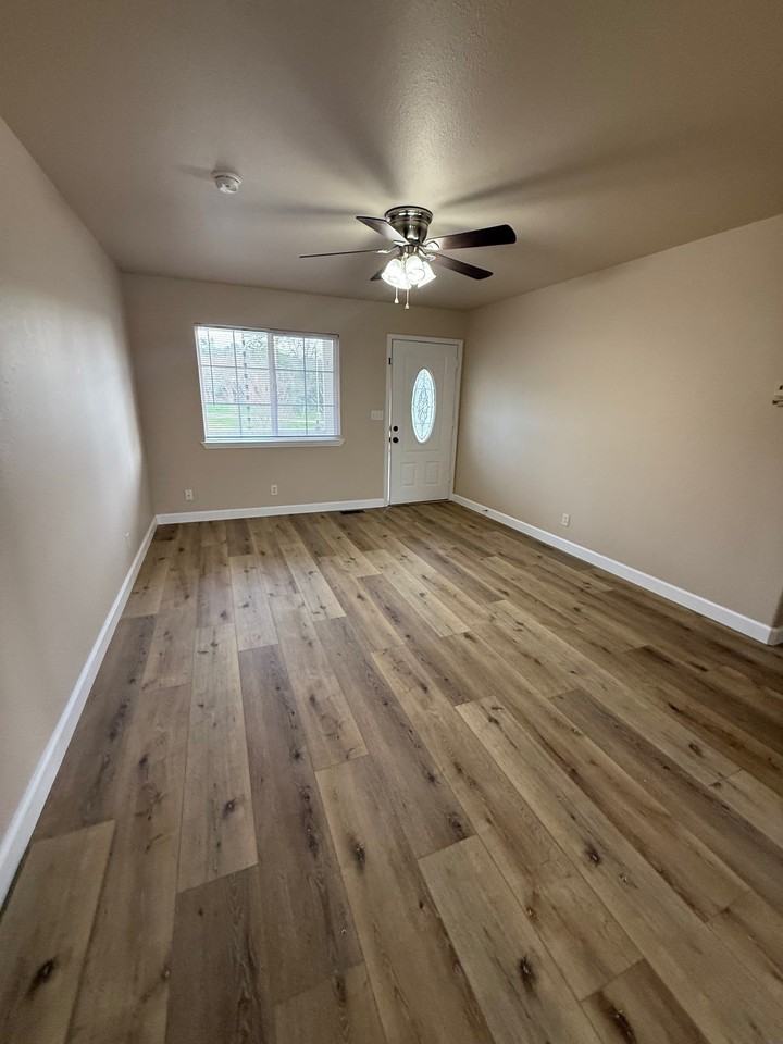 435 Foothill Ct #A - Photo 4 of 13