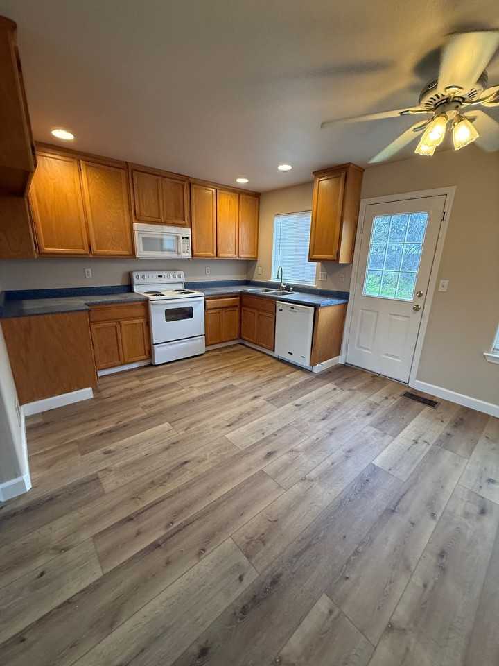 435 Foothill Ct #A - Photo 5 of 13