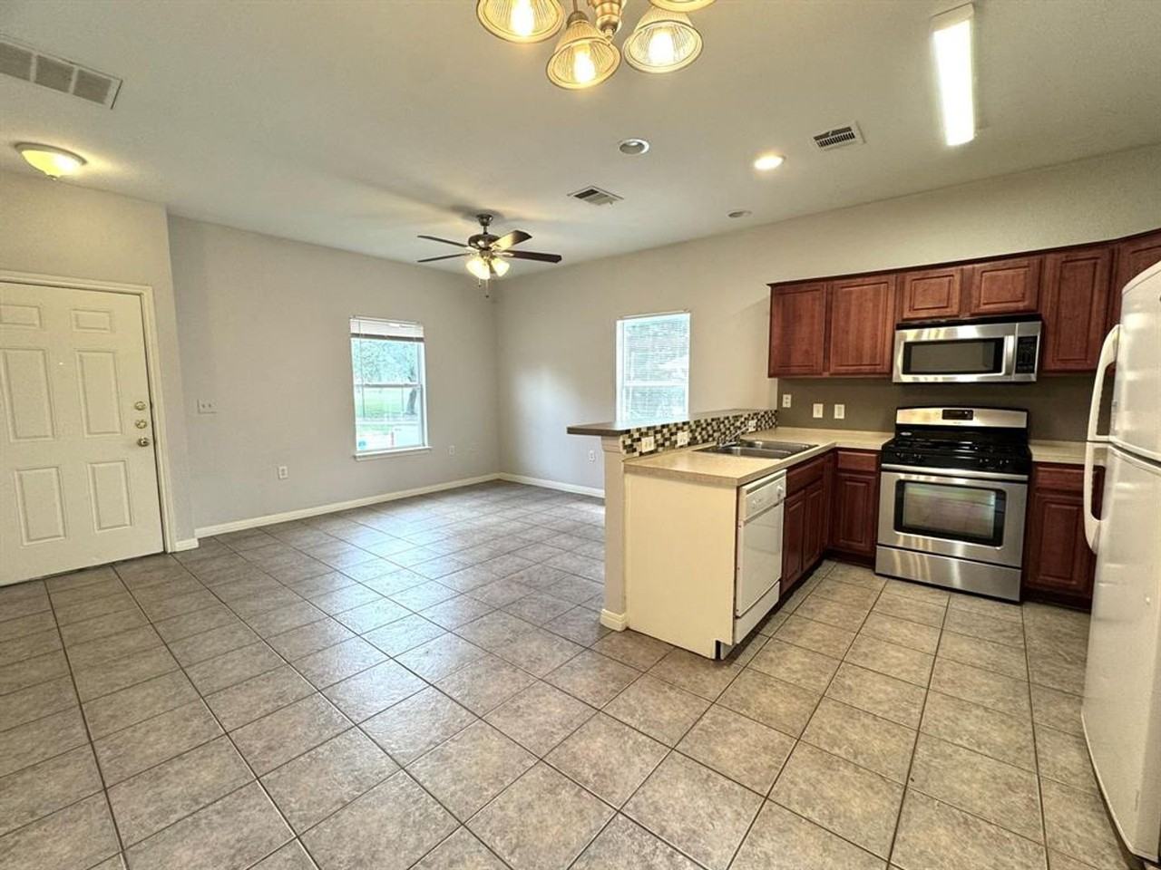 1814 Ulit Ave - Photo 6 of 19