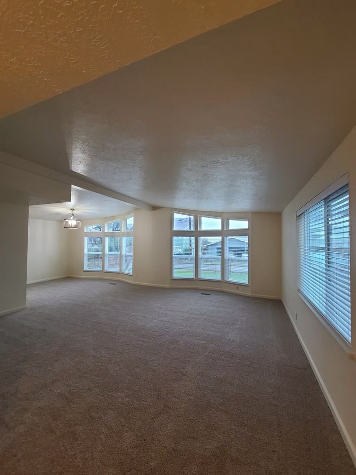 7020 Glen Ave - Photo 3 of 28