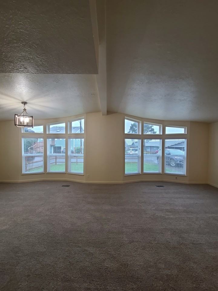 7020 Glen Ave - Photo 6 of 28