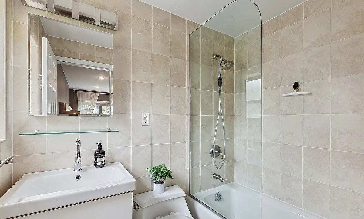 27-16 41st Ave - Photo 4 of 5