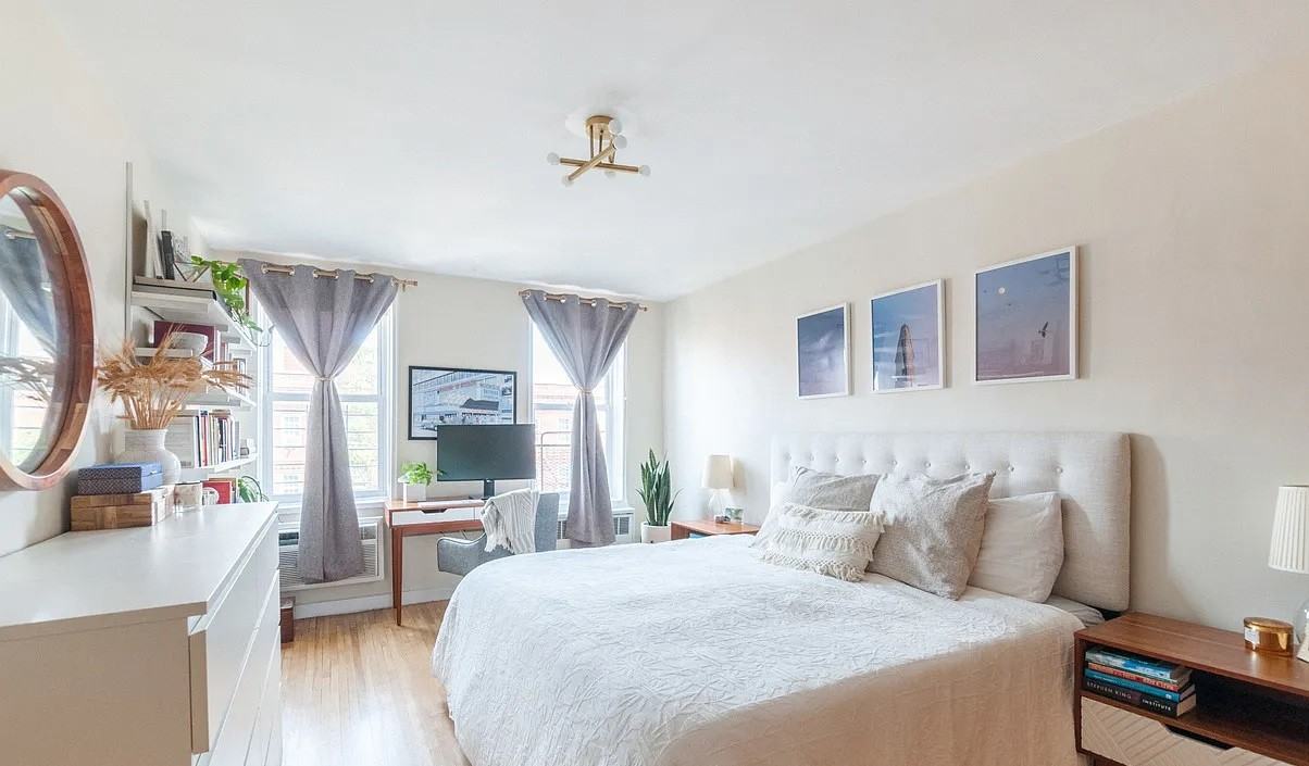 400 E 17th St - Photo 2 of 7