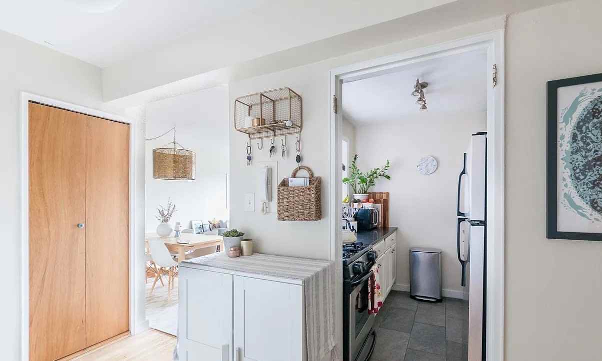 400 E 17th St - Photo 4 of 7