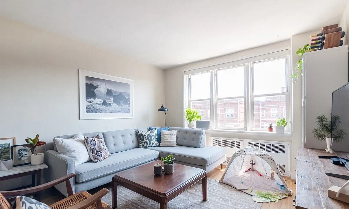 400 E 17th St - Photo 6 of 7