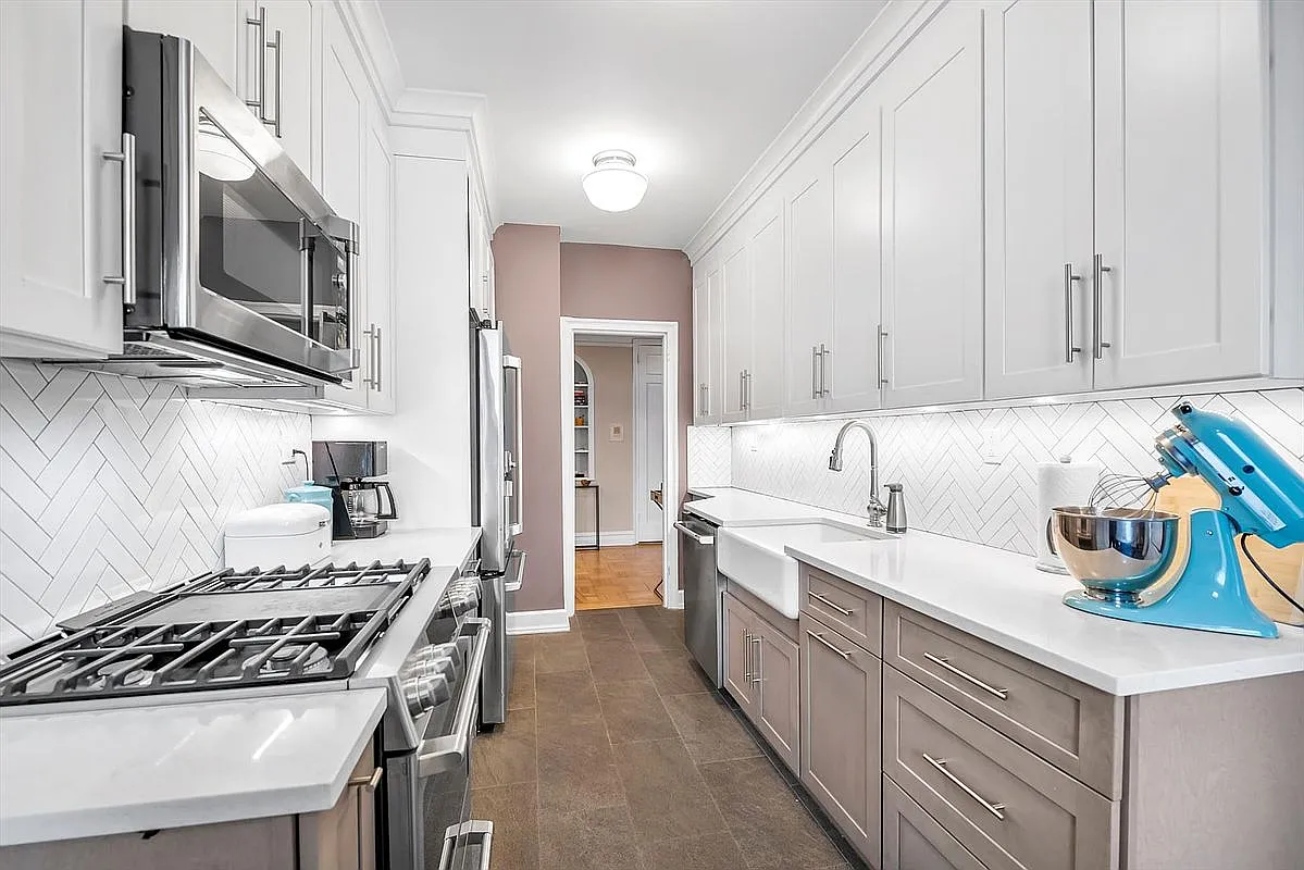 11115 75th Ave - Photo 4 of 14