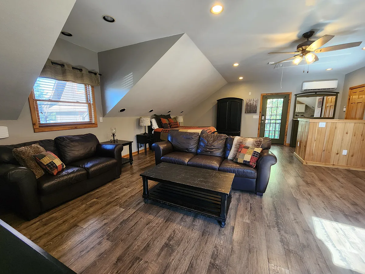 1010 Pine Ln - Photo 2 of 21