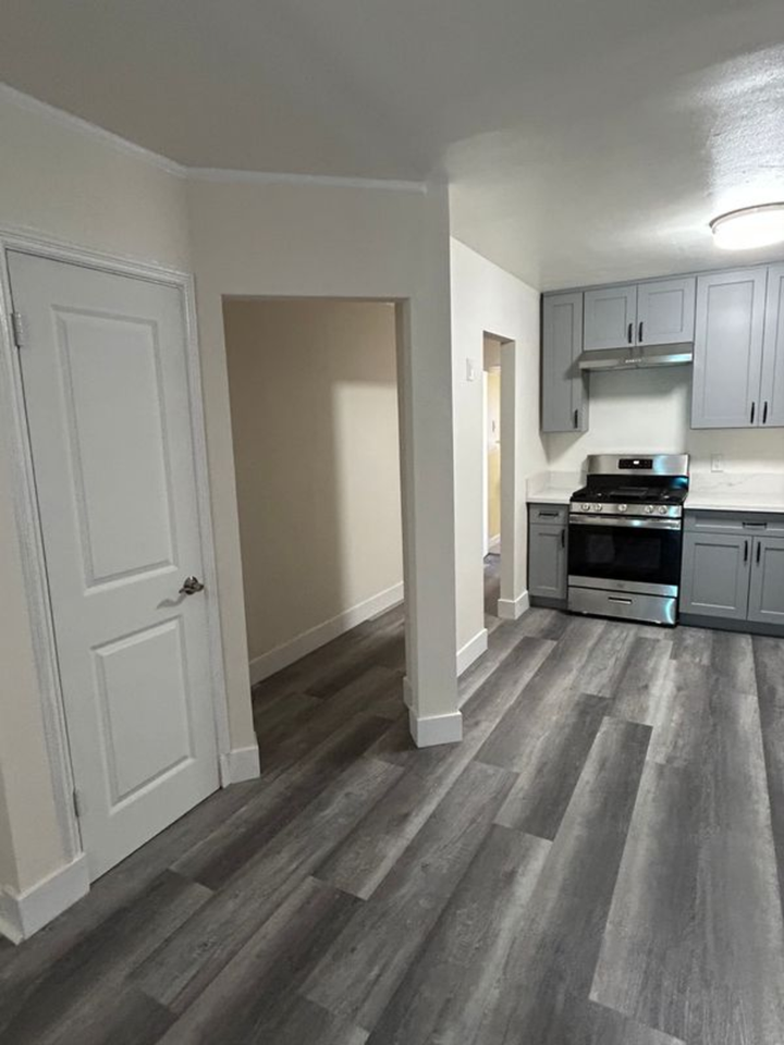 1631 W 12th St - Photo 2 of 2