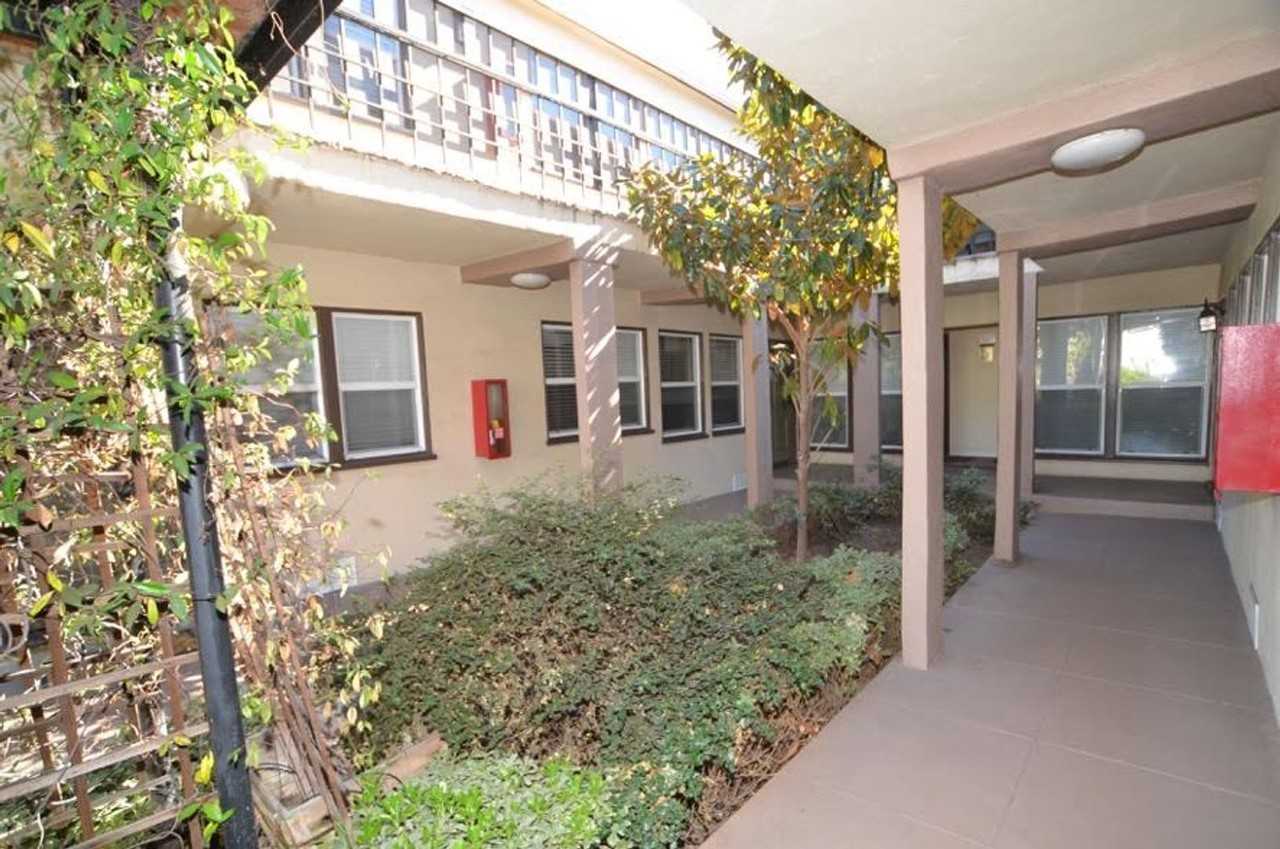 4134 1/2 W Adams Blvd - Photo 5 of 14