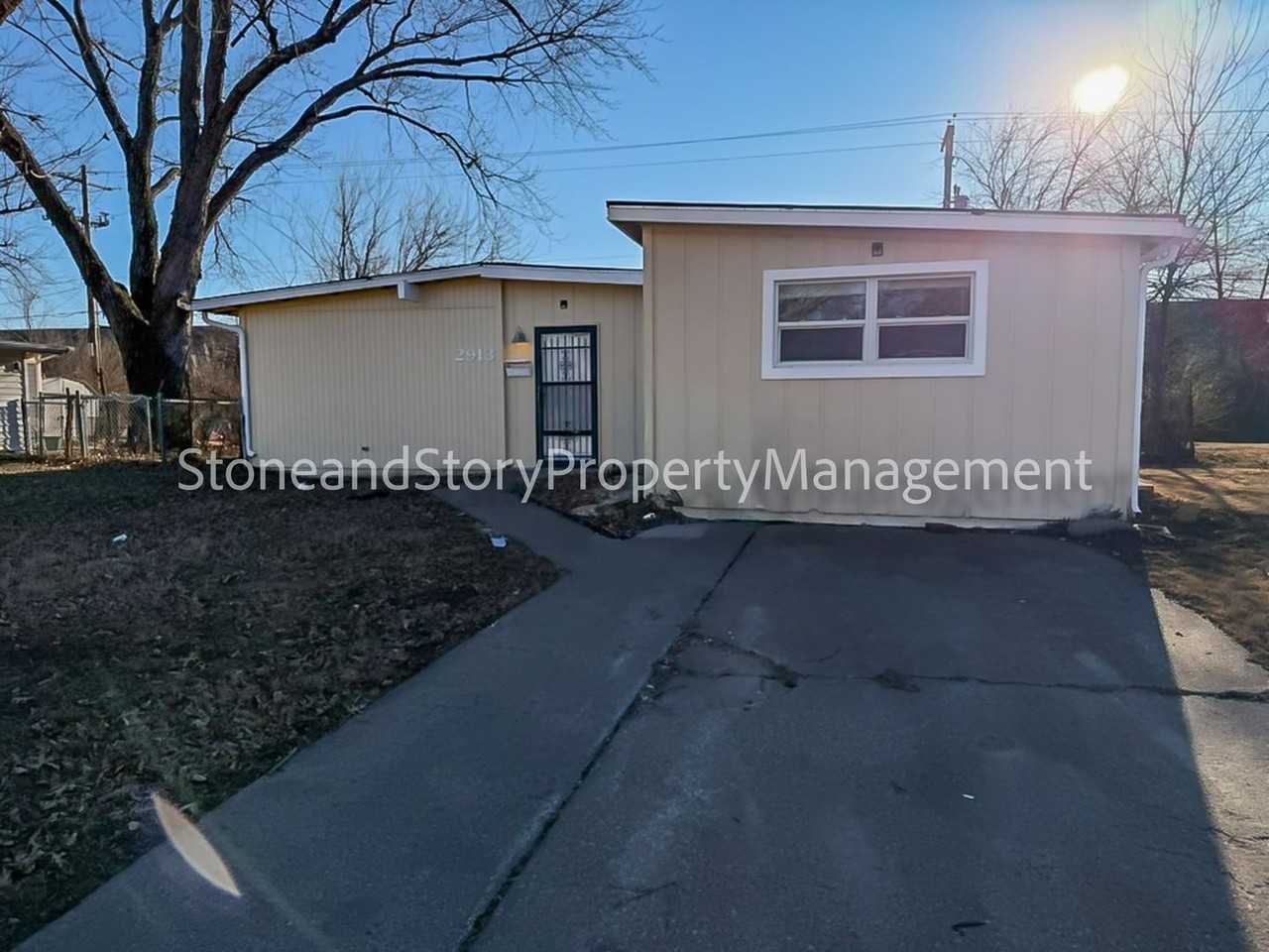 2913 Sw Twilight Dr - Photo 2 of 18