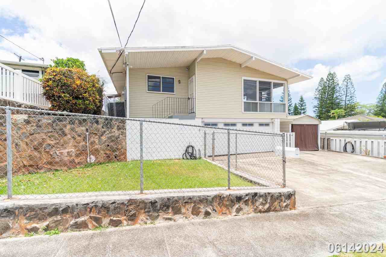 1535 Ala Amoamo St - Photo 2 of 20