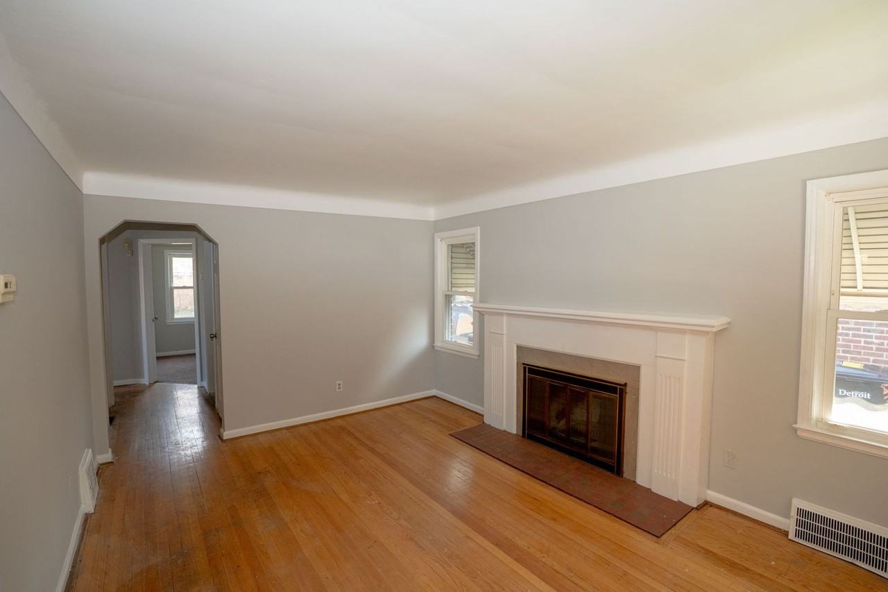 15086 Heyden St - Photo 3 of 28