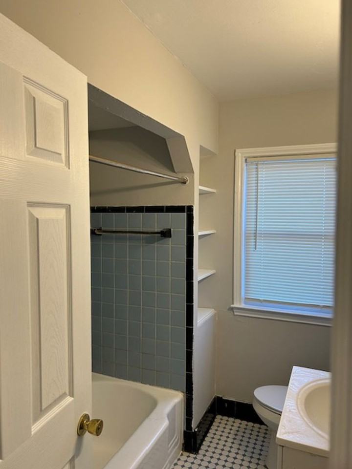 18025 Bentler St - Photo 3 of 15