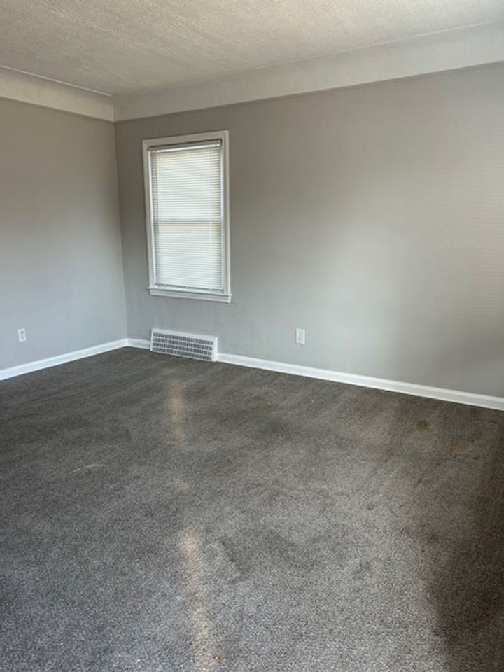 18025 Bentler St - Photo 4 of 15