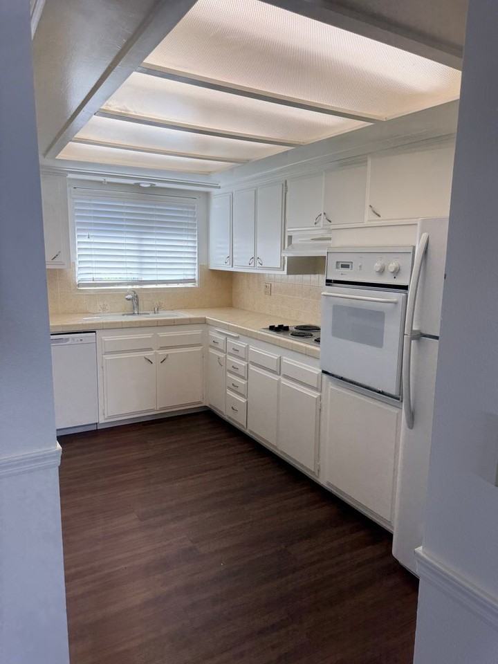 26300 Cherry Hills Blvd - Photo 6 of 11