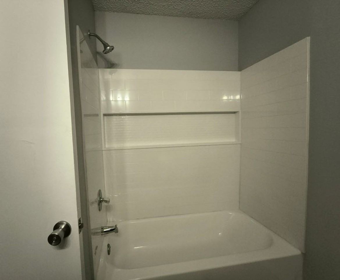 1224 E Selma St - Photo 6 of 19