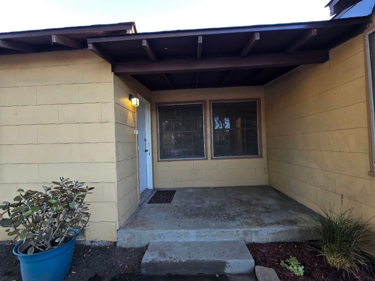 135 Terracina Way - Photo 2 of 25