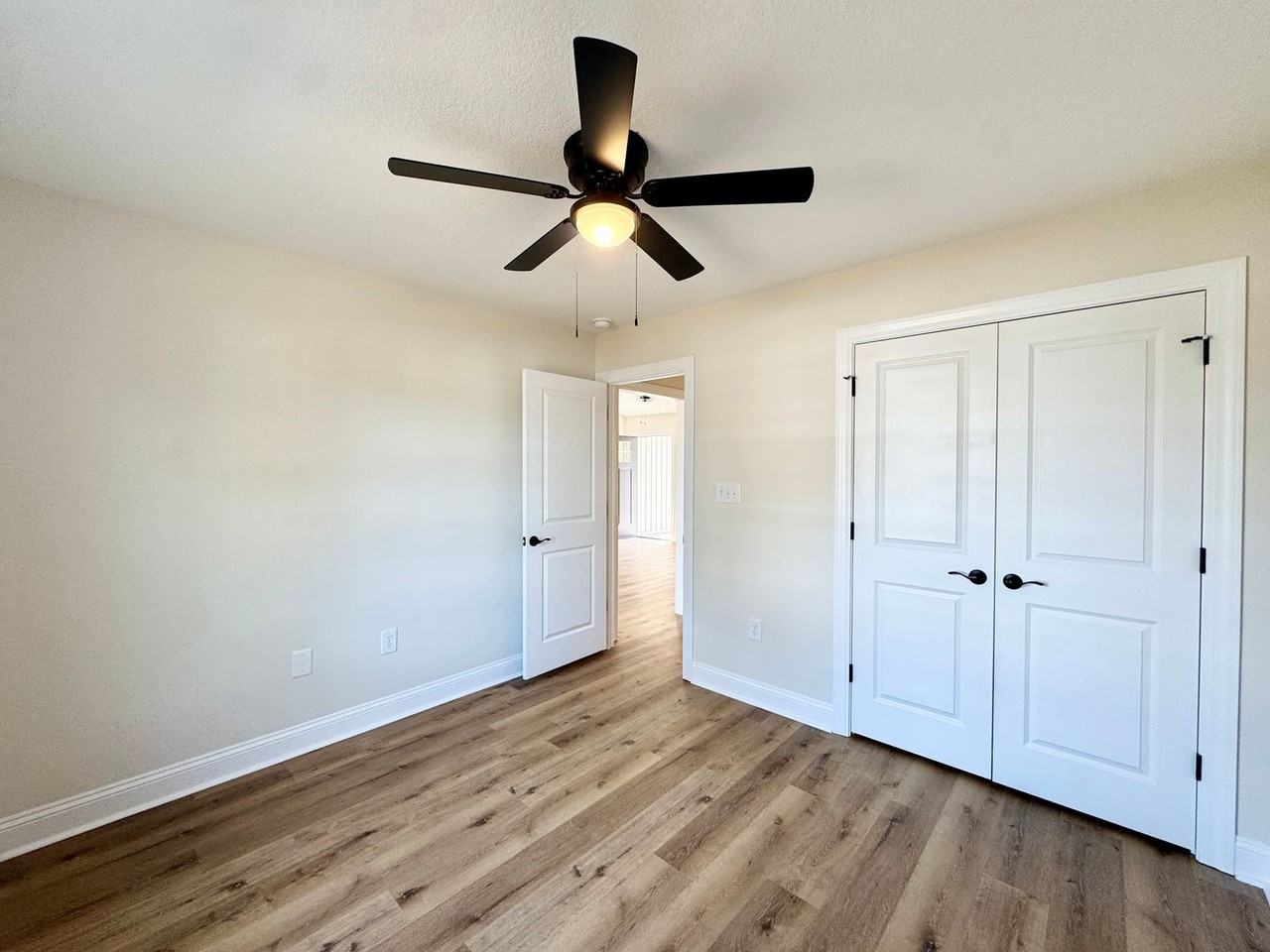 105 Charlton Ct - Photo 2 of 18