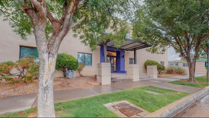 2001 Gold Ave Se #7 - Photo 2 of 21