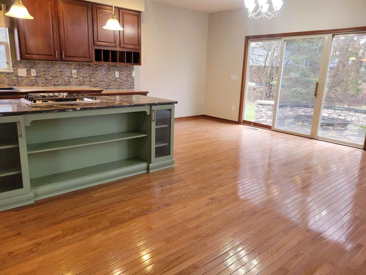 8162 Chateau Ln - Photo 5 of 37