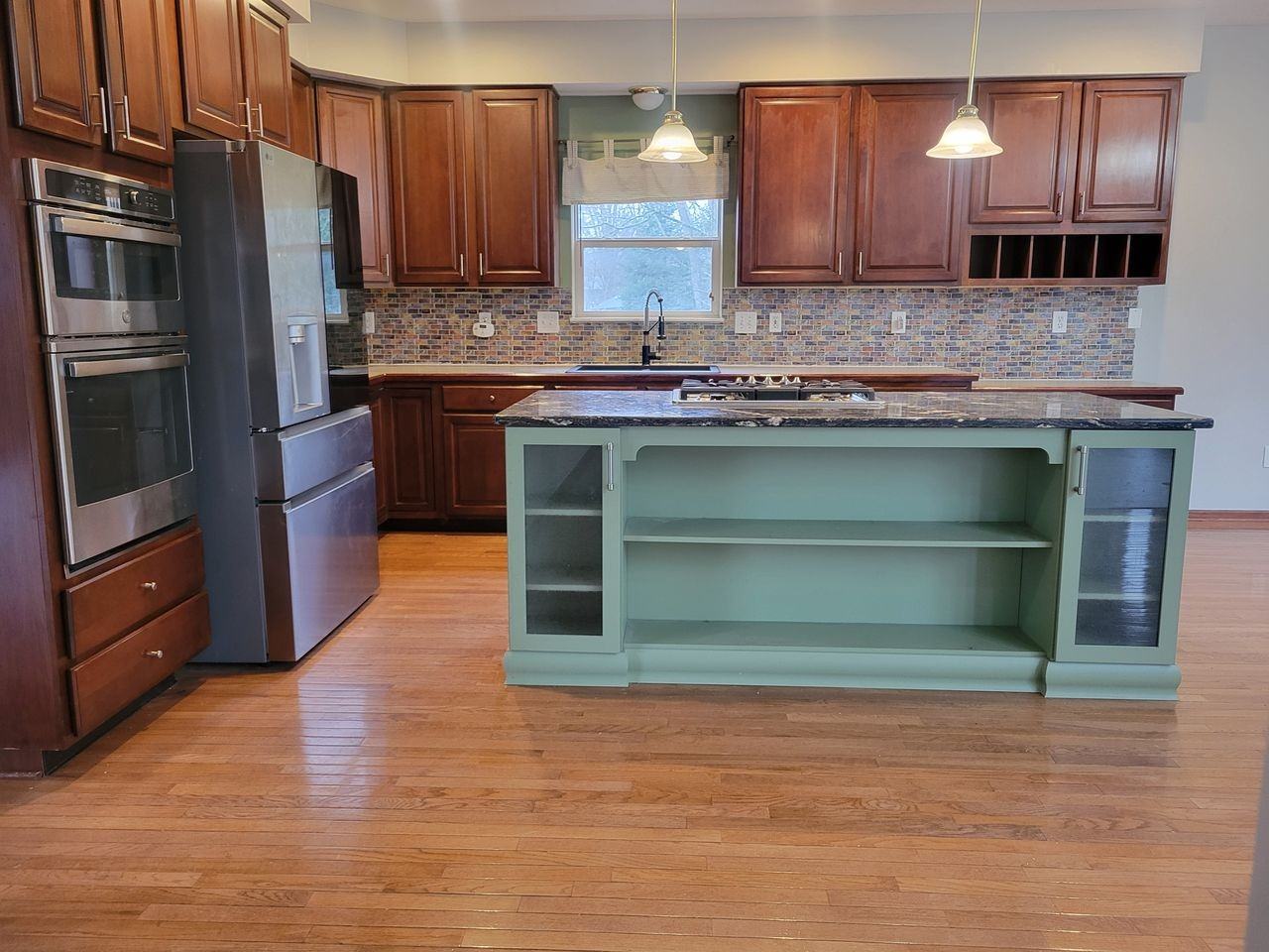 8162 Chateau Ln - Photo 6 of 37