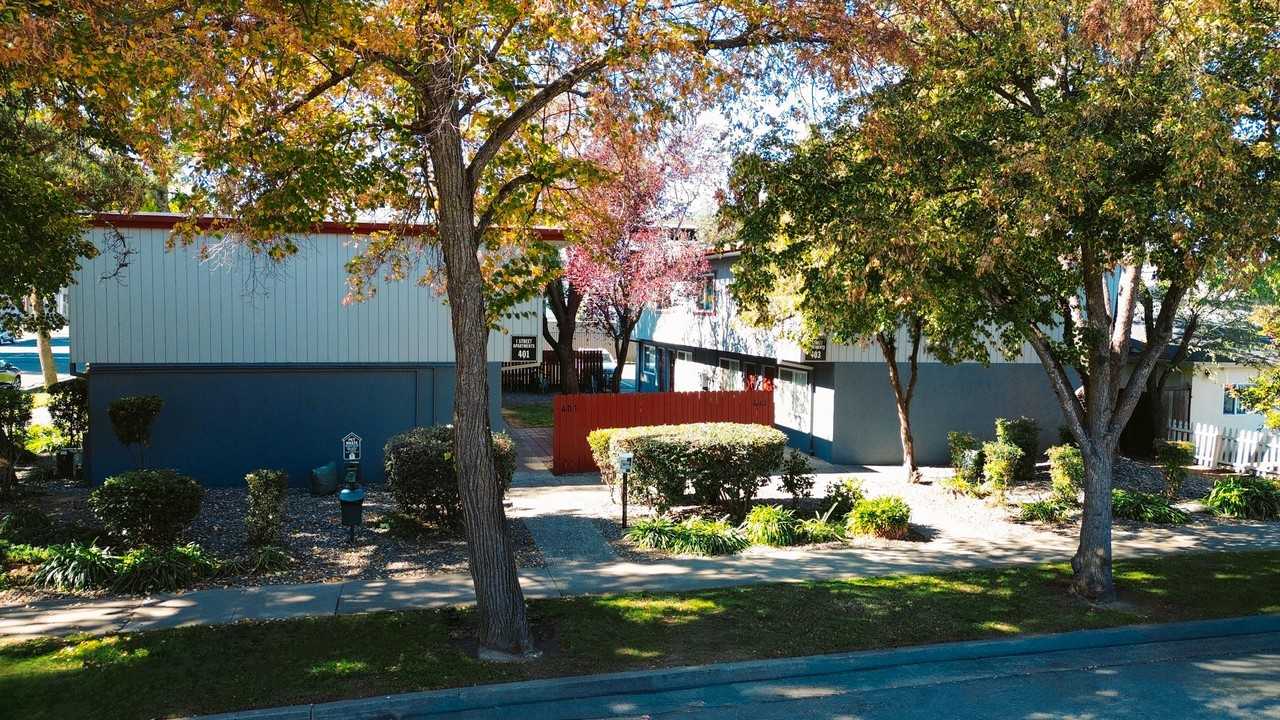 I Street Apartments - Photo 3 of 33