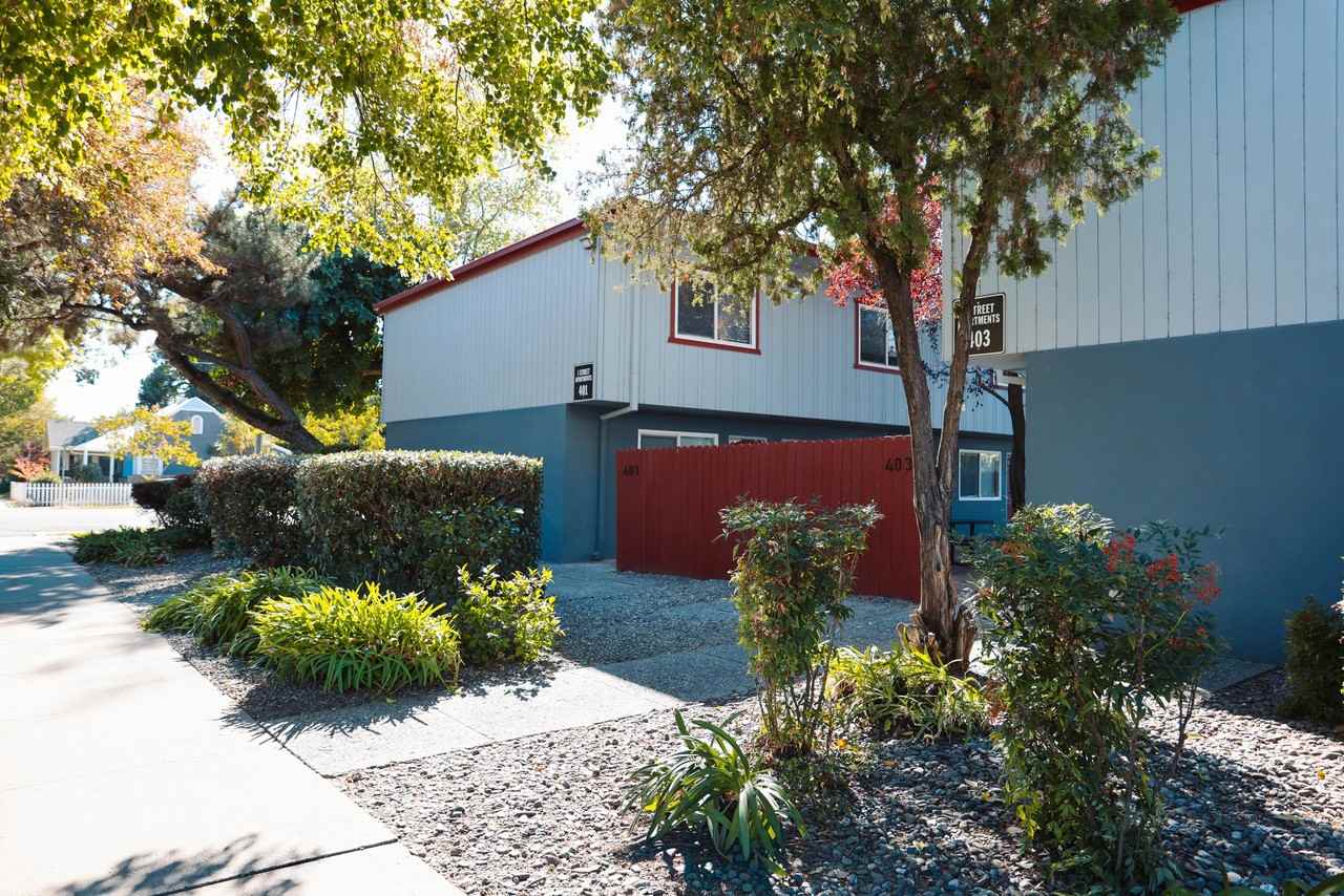 I Street Apartments - Photo 4 of 33