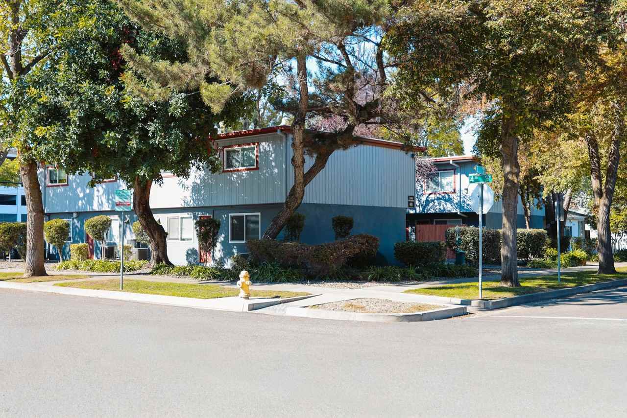 I Street Apartments - Photo 5 of 33