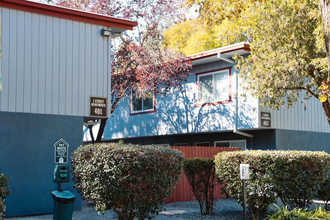 I Street Apartments - Photo 6 of 33