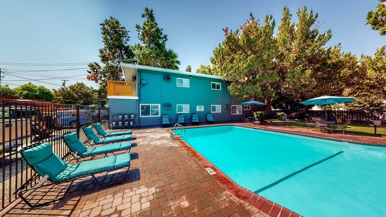 University Square Apartments - Photo 3 of 16