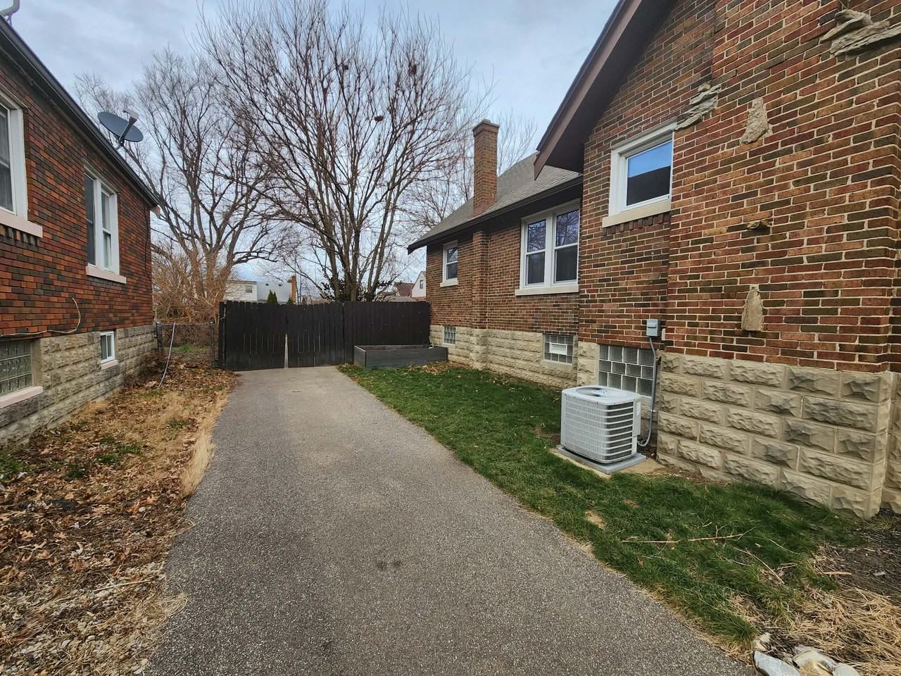 5168 Sidney Rd - Photo 5 of 31