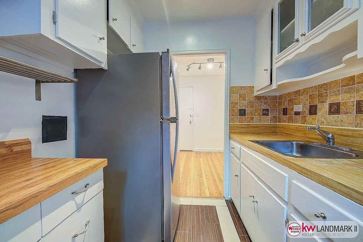 3301 92nd St #3E - Photo 2 of 8